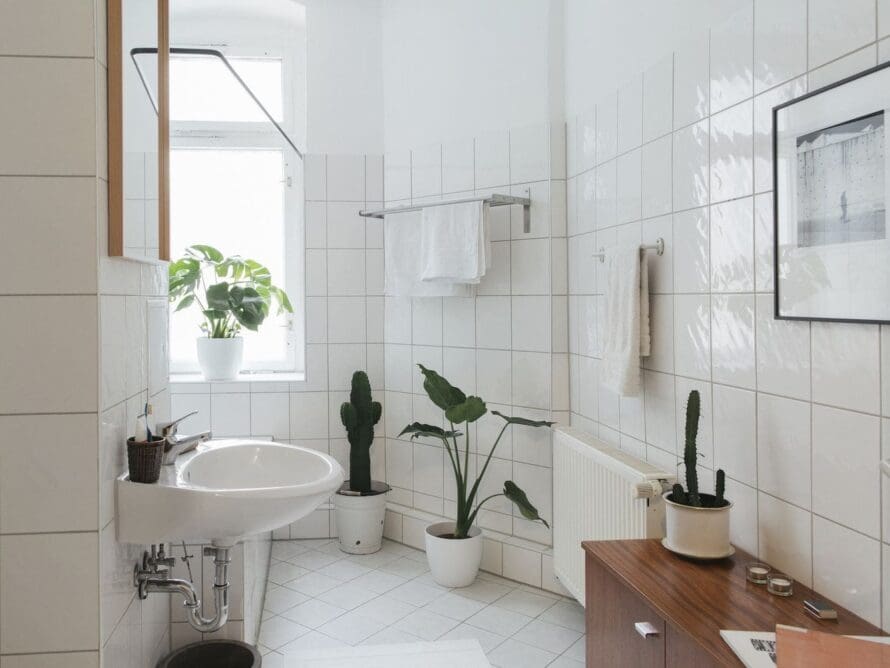 Bathroom Cleaning is easy with ClO2 and Microfiber